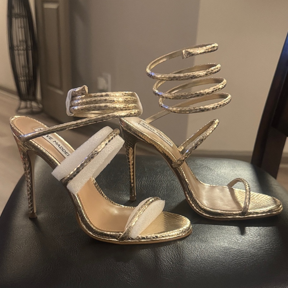 🔥STEVE MADDEN
Exotica Sandal In Gold Snake Brand New Size 7.5🔥 - Picture 11 of 16